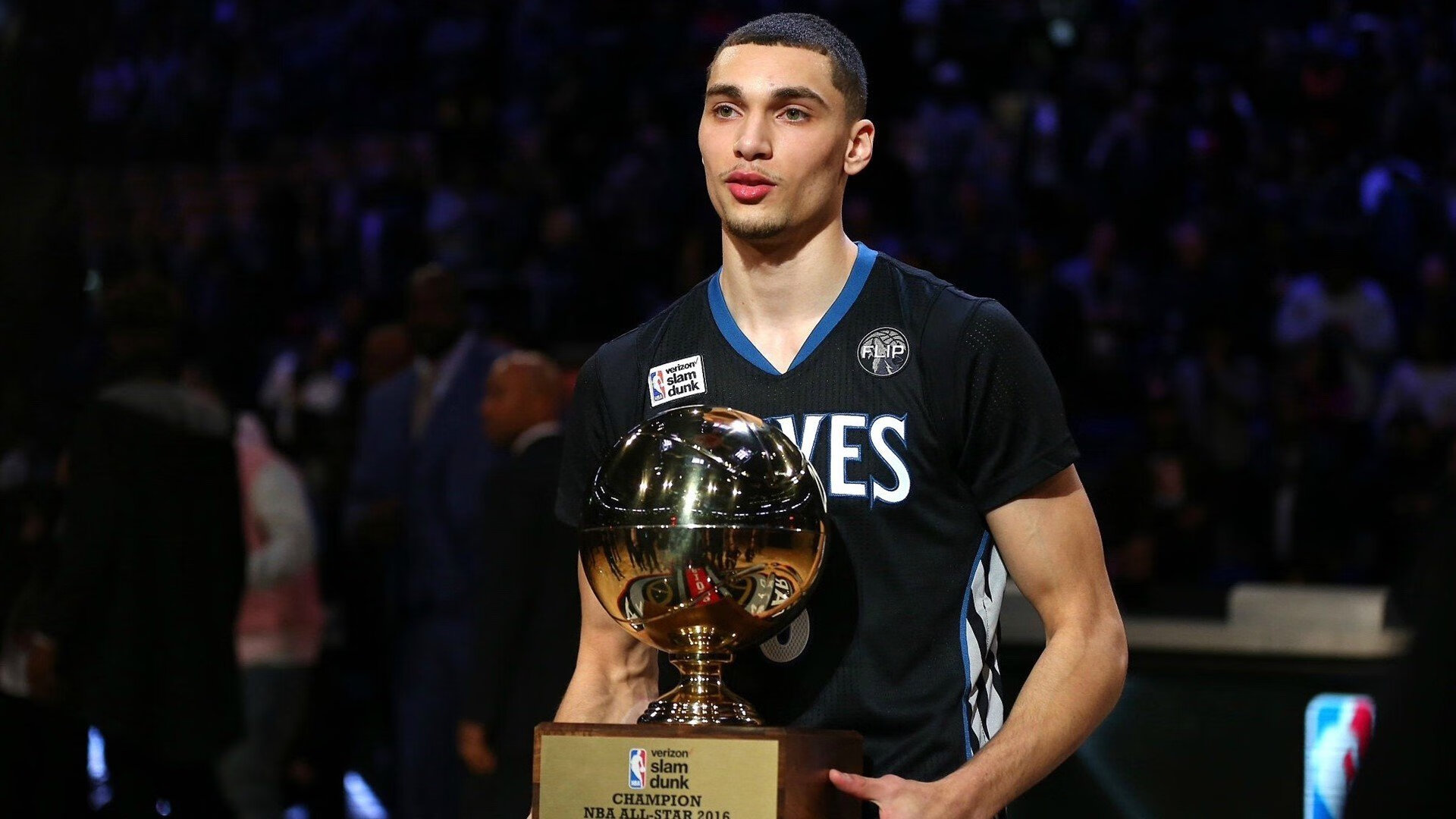 Uzi与40激战拜仁分钟,持续失利胜负难料!,字母哥焦点对战赛场气氛高涨