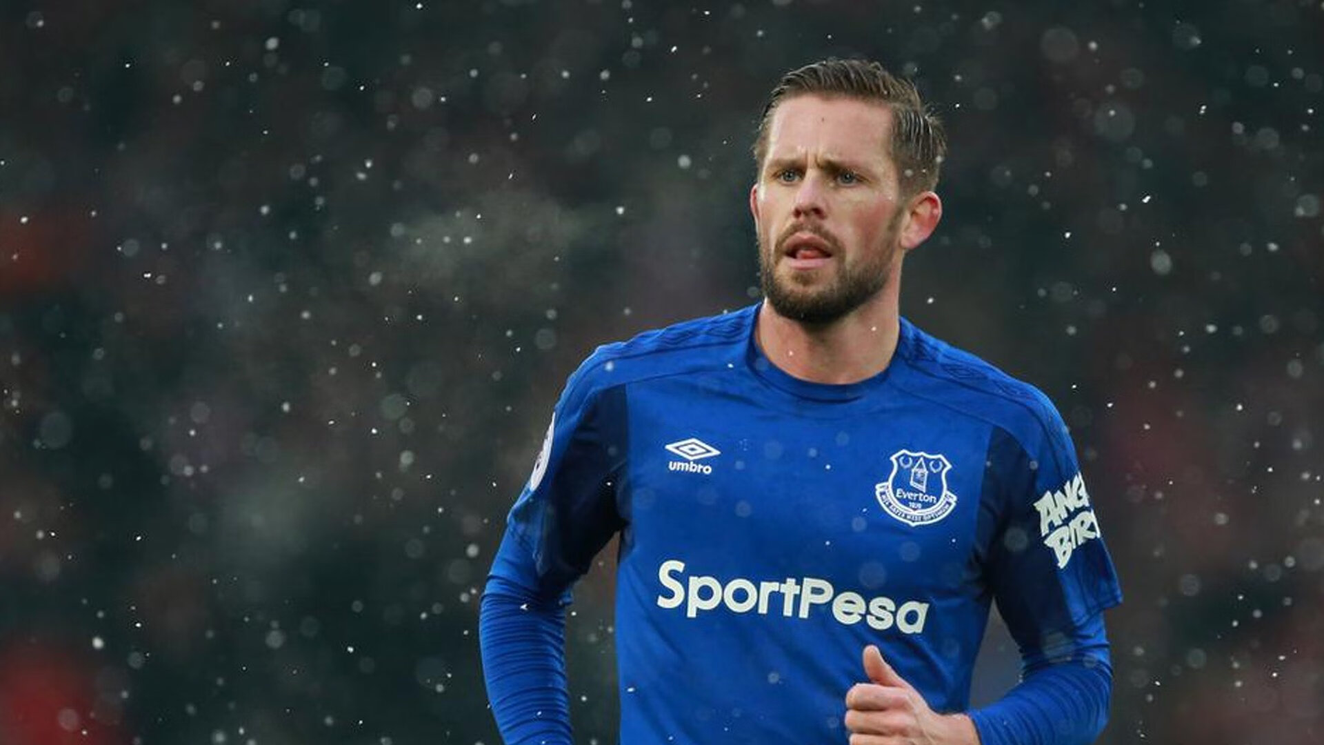 综合格斗赛场焦点!法国队对阵澳大利亚队,激战正酣,豪门对决再度上演