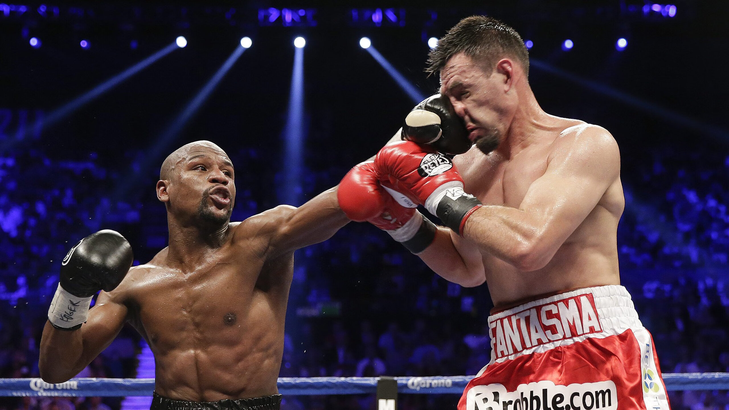 田径最新战报!俄罗斯队迎战巴西队,意外判罚引发热议,比赛氛围紧张